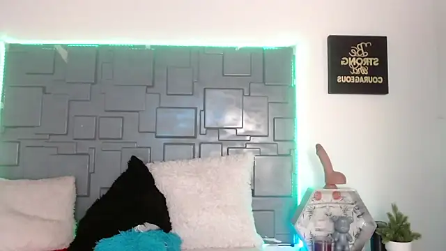 Trinity Knox online show from 10/06/25, 04:26