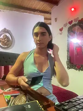 lola diez online show from 10/11/25, 10:19