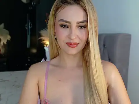 Snapshot of SexyBlondeLatina chatting on 09/11/25, 08:42 SexyBlondeLatina online show from 09/11/25, 08:42