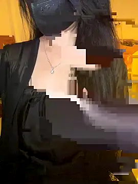 Snapshot of Ngoc_Quynh_18 chatting on 10/08/25, 04:15 Ngoc Quynh 18 online show from 10/08/25, 04:15