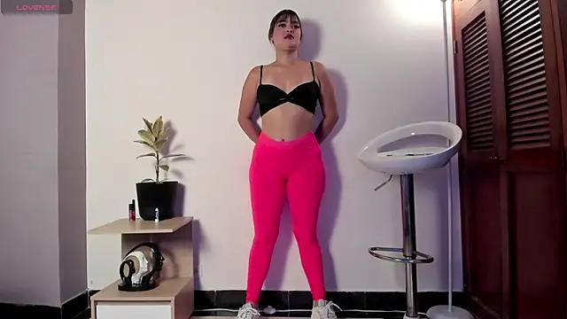 Maxinnevance online show from 09/30/25, 12:21