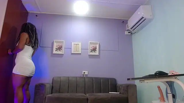 Snapshot of leidy_valencia chatting on 09/19/25, 01:23 leidy valencia online show from 09/19/25, 01:23