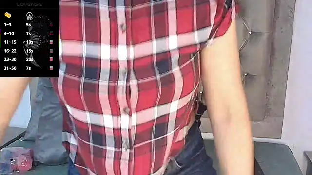 Snapshot of perla77 chatting on 11/11/25, 08:20 perla77 online show from 11/11/25, 08:20