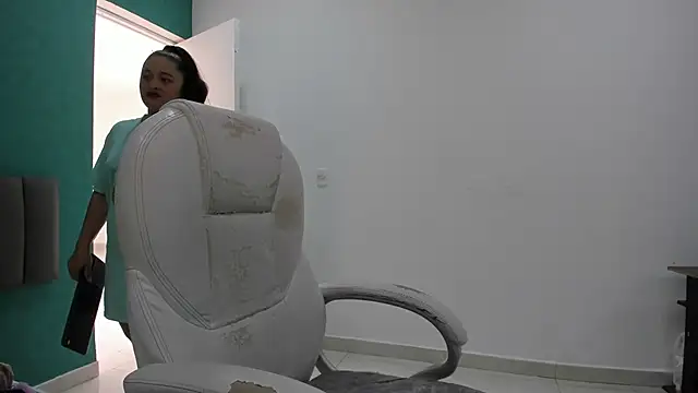 aradia kiss online show from 10/22/25, 06:18