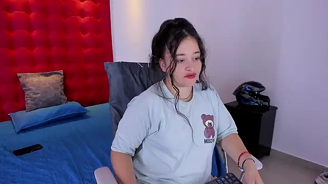 aradia kiss online show from 11/04/25, 12:48