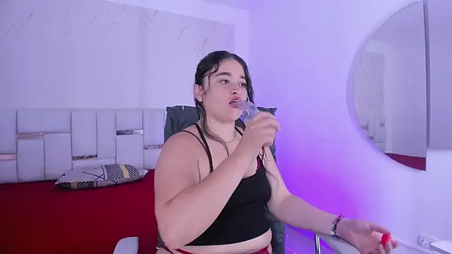 aradia kiss online show from 11/08/25, 09:35