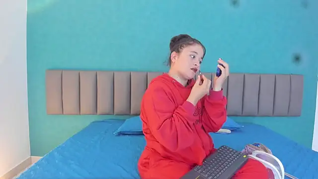 aradia kiss online show from 11/26/25, 09:16