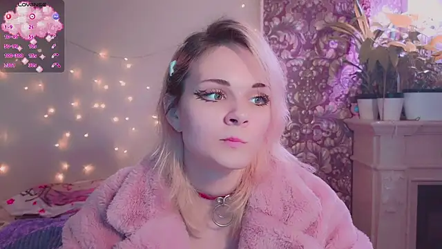 Snapshot of DoubleBubbleCum chatting on 10/22/25, 07:57 DoubleBubbleCum online show from 10/22/25, 07:57