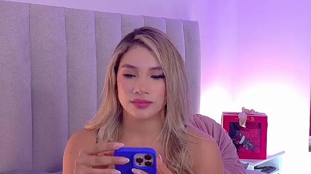 NicoleArmani online show from 11/19/25, 07:14