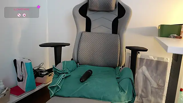 Snapshot of GingerAleMILF chatting on 09/18/25, 07:54 GingerAleMILF online show from 09/18/25, 07:54