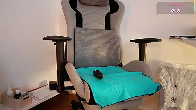 Snapshot of GingerAleMILF chatting on 10/21/25, 07:09 GingerAleMILF online show from 10/21/25, 07:09