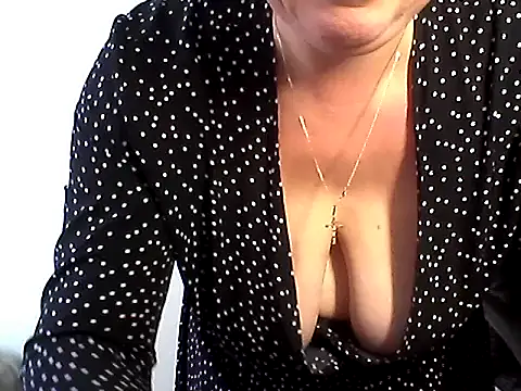 EllaLove2277 online show from 11/01/25, 09:11