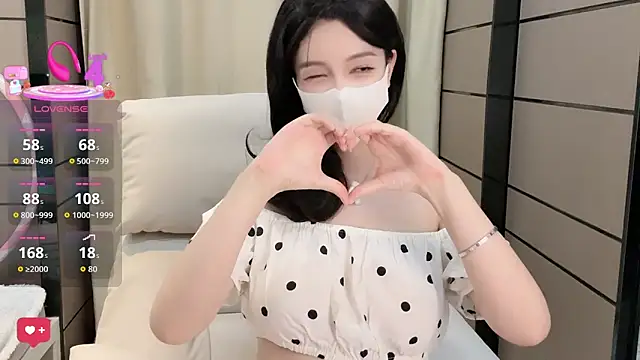 Snapshot of _Ling_Ling chatting on 10/08/25, 01:31 Ling Ling online show from 10/08/25, 01:31