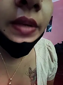 Snapshot of Samiya3344 chatting on 10/05/25, 02:32 Samiya3344 online show from 10/05/25, 02:32