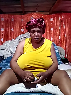 BUSTY QUEEEN online show from 10/15/25, 06:02