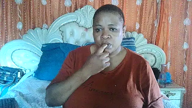 BUSTY QUEEEN online show from 10/18/25, 12:39