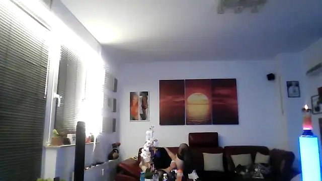 Snapshot of hellgirl1980 chatting on 10/12/25, 02:32 hellgirl1980 online show from 10/12/25, 02:32