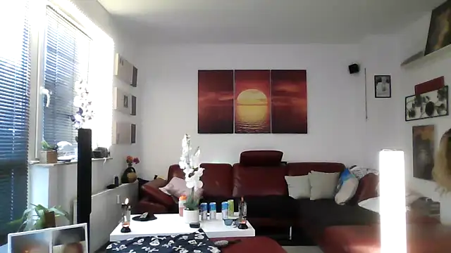 Snapshot of hellgirl1980 chatting on 10/15/25, 01:33 hellgirl1980 online show from 10/15/25, 01:33