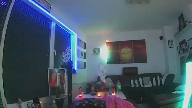 Snapshot of hellgirl1980 chatting on 10/26/25, 12:05 hellgirl1980 online show from 10/26/25, 12:05