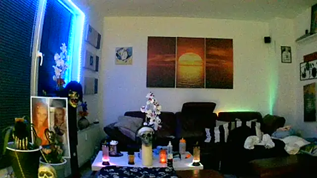 Snapshot of hellgirl1980 chatting on 11/05/25, 10:54 hellgirl1980 online show from 11/05/25, 10:54