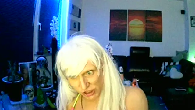 Snapshot of hellgirl1980 chatting on 11/19/25, 04:23 hellgirl1980 online show from 11/19/25, 04:23