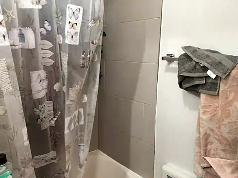 littyleesh1 online show from 11/06/25, 08:59