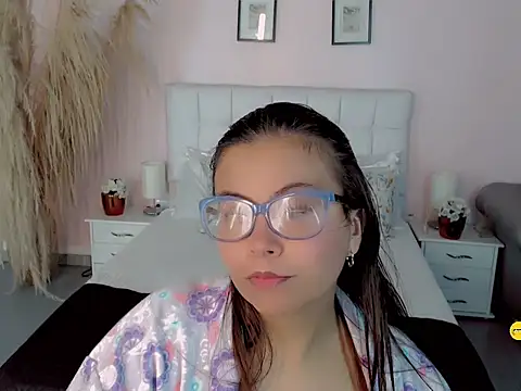 Amber Rouge  online show from 11/14/25, 02:10