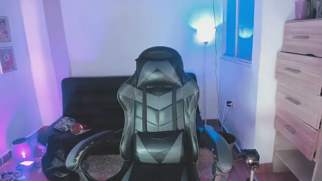 Nikkita Dragon online show from 11/19/25, 02:11