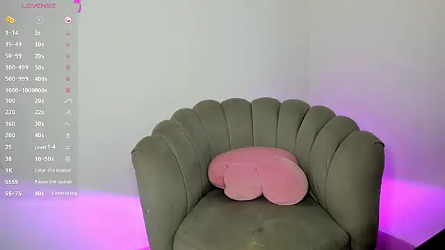 Snapshot of Samira_hatem chatting on 10/11/25, 02:37 Samira hatem online show from 10/11/25, 02:37