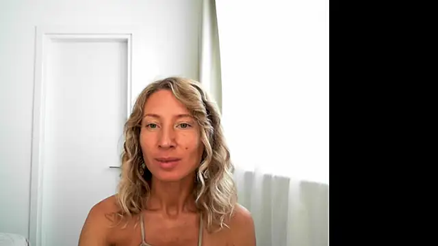 Snapshot of Paevoa chatting on 10/09/25, 07:17 Paevoa online show from 10/09/25, 07:17