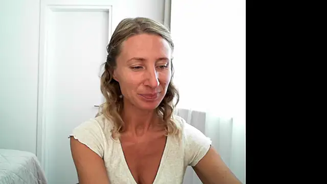 Snapshot of Paevoa chatting on 10/14/25, 09:10 Paevoa online show from 10/14/25, 09:10