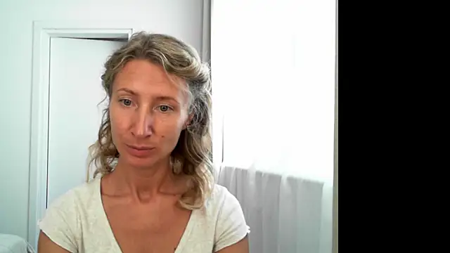 Snapshot of Paevoa chatting on 10/16/25, 08:04 Paevoa online show from 10/16/25, 08:04