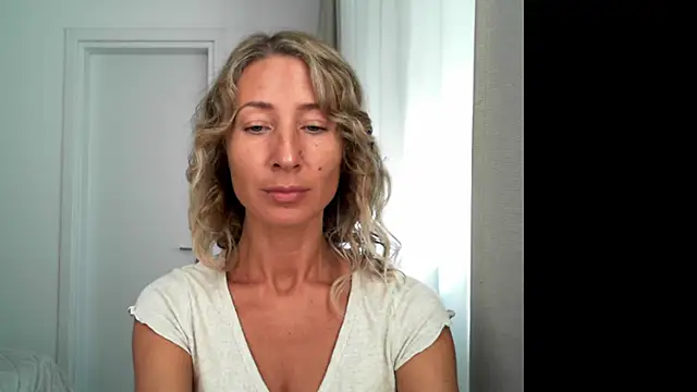 Snapshot of Paevoa chatting on 10/21/25, 09:54 Paevoa online show from 10/21/25, 09:54