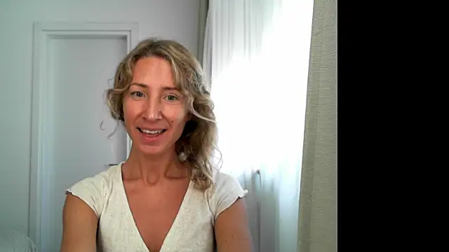 Snapshot of Paevoa chatting on 10/22/25, 08:36 Paevoa online show from 10/22/25, 08:36