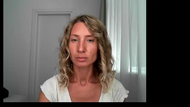 Snapshot of Paevoa chatting on 10/24/25, 12:45 Paevoa online show from 10/24/25, 12:45