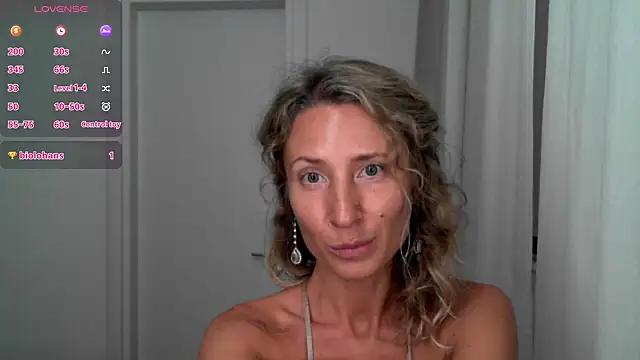 Snapshot of Paevoa chatting on 11/10/25, 04:17 Paevoa online show from 11/10/25, 04:17