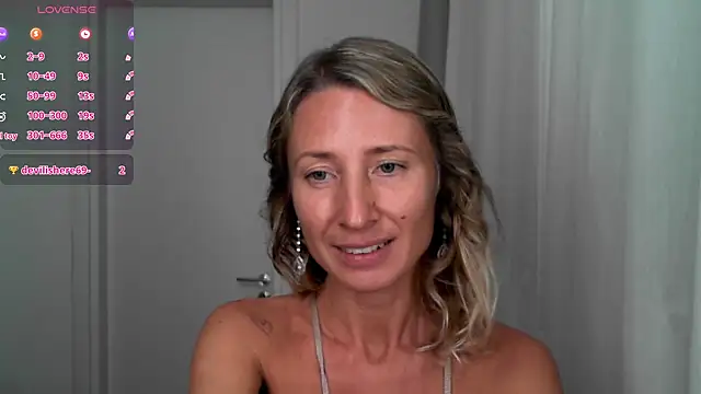 Snapshot of Paevoa chatting on 11/11/25, 03:12 Paevoa online show from 11/11/25, 03:12