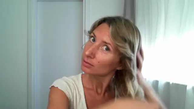 Snapshot of Paevoa chatting on 11/12/25, 08:59 Paevoa online show from 11/12/25, 08:59