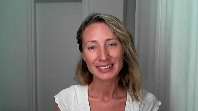 Snapshot of Paevoa chatting on 11/15/25, 03:30 Paevoa online show from 11/15/25, 03:30