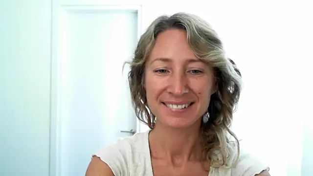 Snapshot of Paevoa chatting on 11/17/25, 09:15 Paevoa online show from 11/17/25, 09:15