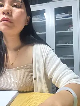 Snapshot of xiaonan- chatting on 10/27/25, 09:02 xiaonan- online show from 10/27/25, 09:02