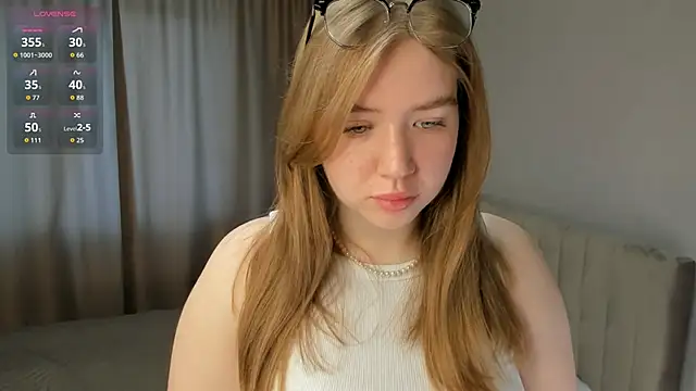 Snapshot of AlinaSollman chatting on 09/24/25, 04:16 AlinaSollman online show from 09/24/25, 04:16