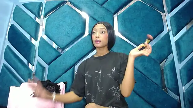 Lea Sweetly online show from 10/18/25, 01:01