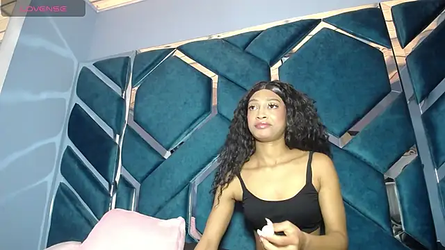 Lea Sweetly online show from 11/08/25, 01:22