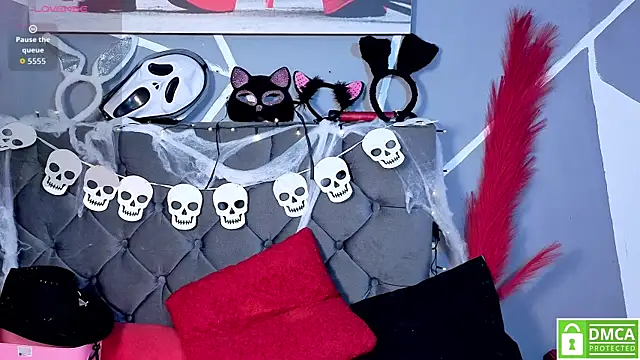 Emily Caprile online show from 10/30/25, 03:19