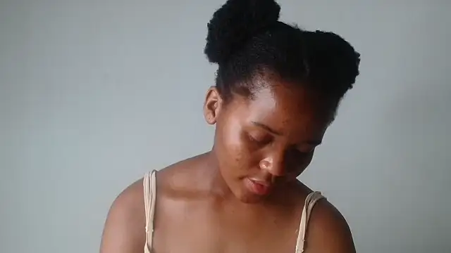 Snapshot of AshleyT255 chatting on 09/27/25, 07:41 AshleyT255 online show from 09/27/25, 07:41