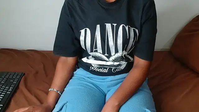 Snapshot of AshleyT255 chatting on 09/29/25, 06:46 AshleyT255 online show from 09/29/25, 06:46