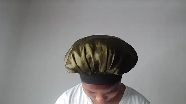 Snapshot of AshleyT255 chatting on 10/03/25, 07:11 AshleyT255 online show from 10/03/25, 07:11