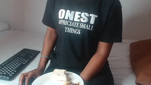 Snapshot of AshleyT255 chatting on 10/20/25, 01:44 AshleyT255 online show from 10/20/25, 01:44