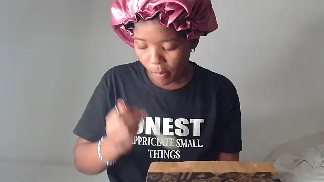 Snapshot of AshleyT255 chatting on 10/22/25, 09:09 AshleyT255 online show from 10/22/25, 09:09